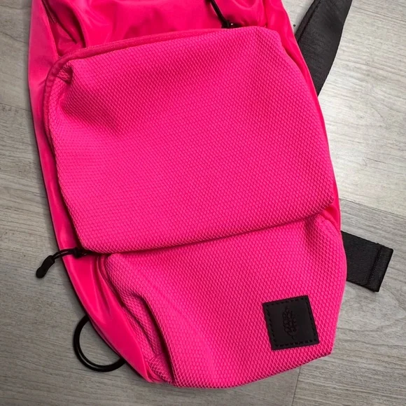 FP movement Dribble Pocket Sling Bag, Spicy Pink NWOT - Picture 11 of 11